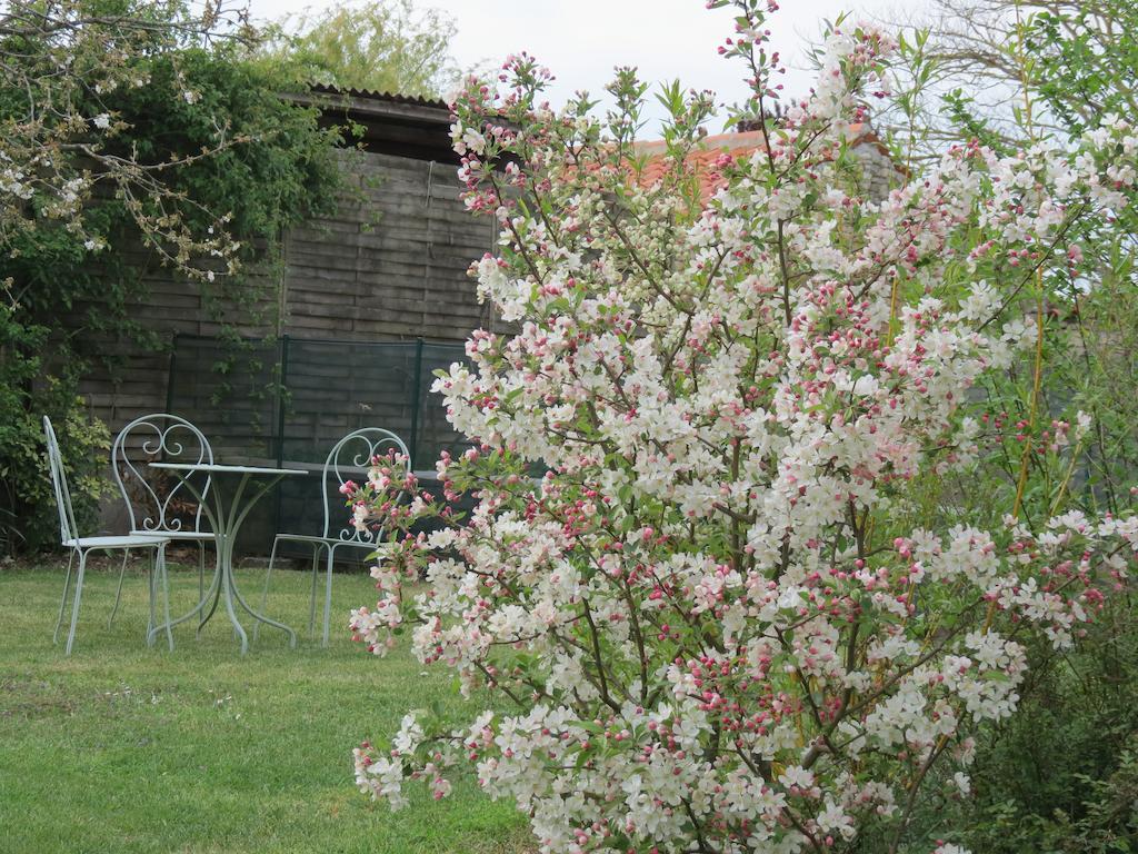 L'Aubinoise Bed & Breakfast Saint-Aubin-la-Plaine Bagian luar foto